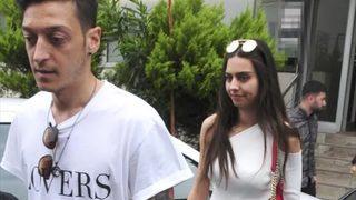 Mesut Özil nişanlısı Amine Gülşe'yi güldürdü! 