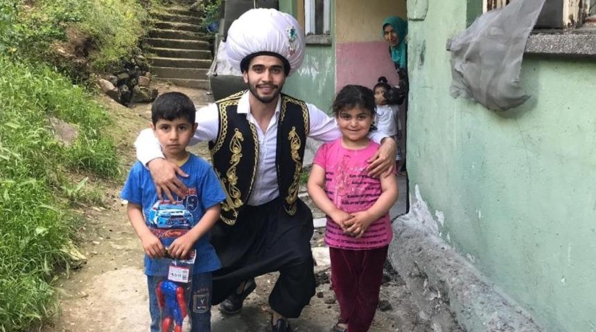 25 çocuğu ‘Alaaddin’in Sihirli Lambası’ ile sevindirdi