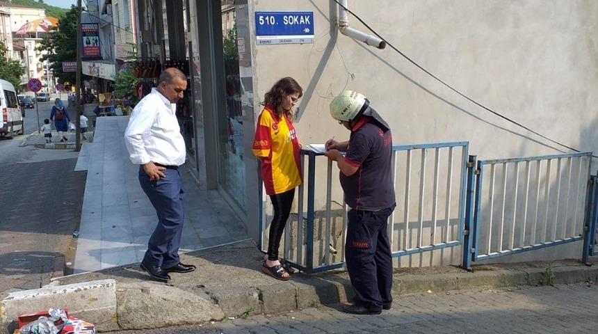 Balkonda mahsur kalan &ccedil;ocuğun imdadına itfaiye ekipleri yetişti