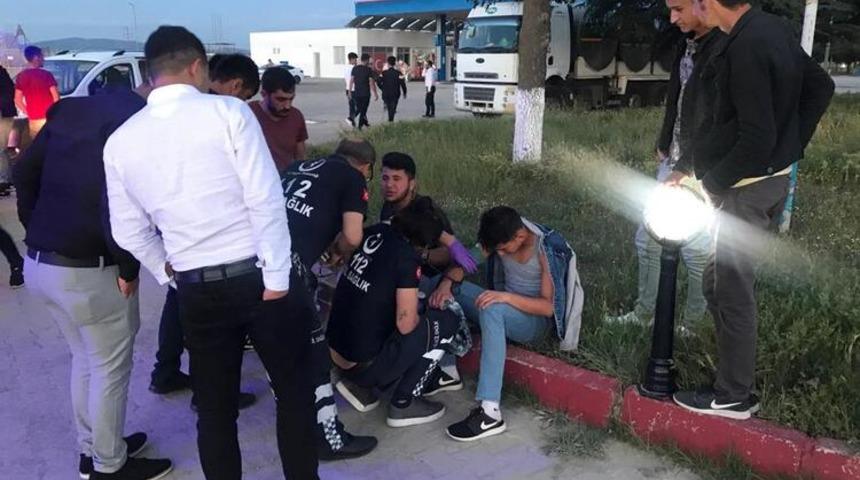 Gen&ccedil;ler birbirine girdi! &Ccedil;ok sayıda yaralı ve g&ouml;zaltı