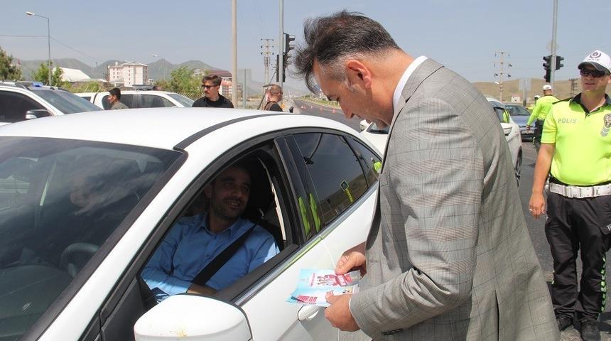 Vali &Ccedil;ağatay&rsquo;dan s&uuml;r&uuml;c&uuml;lere karne