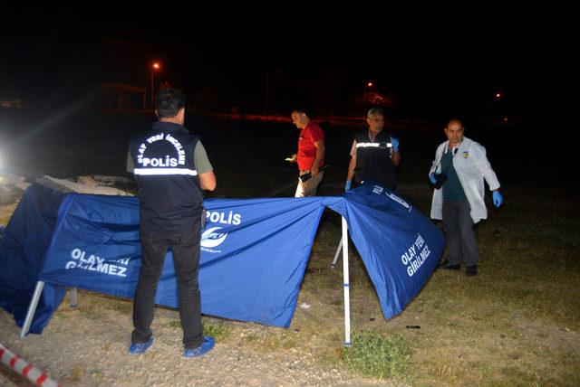 Adana'da yol kenarında erkek cesedi bulundu