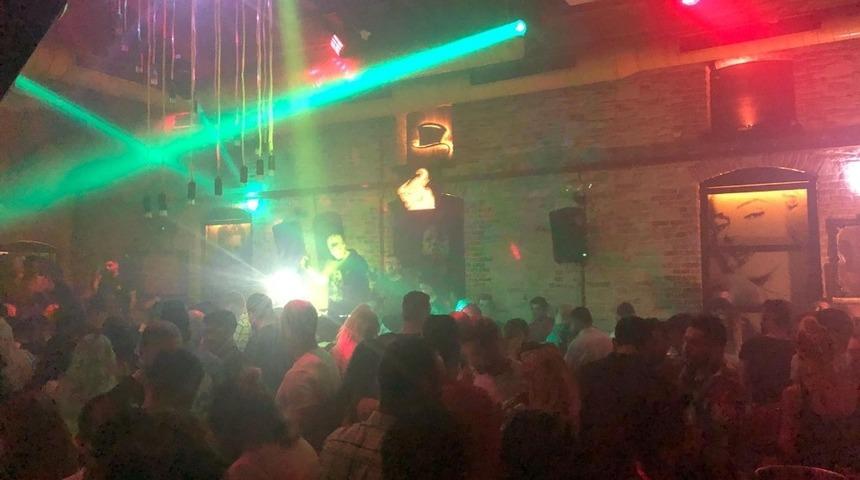 Kuşadası’nda bayramın gözdesi barlar