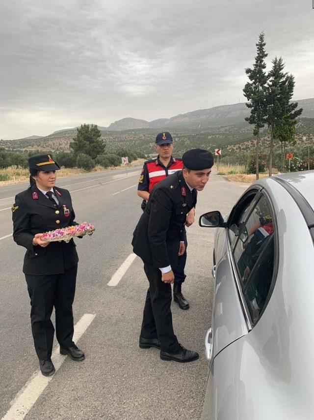 Jandarmadan kolonyalı şekerli trafik denetimi