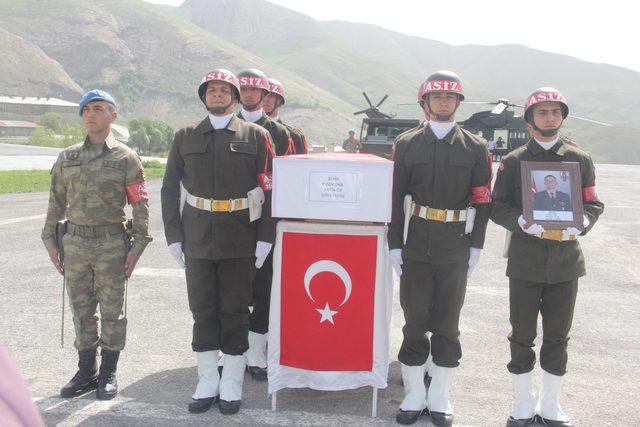 Kaza şehidi Uzman Onbaşı, Hakkari'den törenle uğurlandı