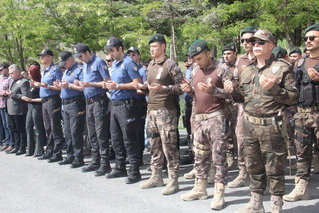 Hakkari’de şehit Öz için tören düzenlendi