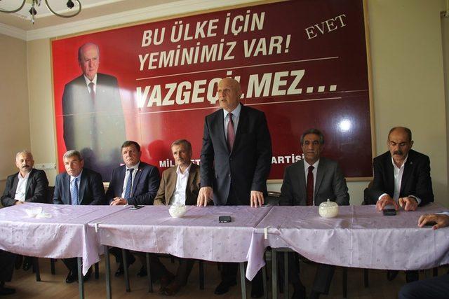 Bayburt Belediye Başkanı Pekmezci, MHP’de düzenlenen bayramlaşma programına katıldı