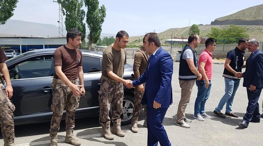 Kaymakam &Ouml;ter, g&uuml;venlik g&uuml;&ccedil;leriyle bayramlaştı
