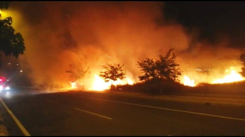 Sabah saatlerinde korkutan anız yangını