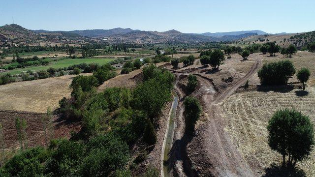 Çiftçiler mağdur edilmeden Çermik sulama kanalı onarılıyor