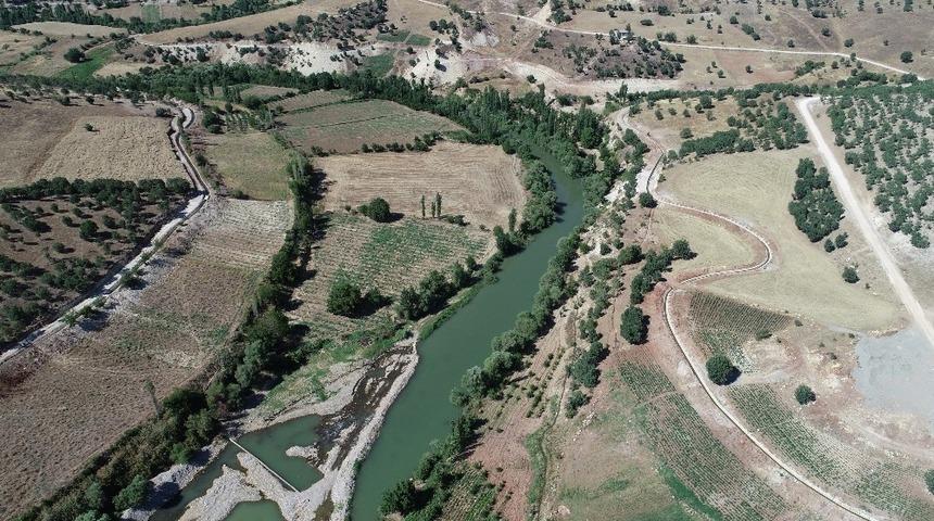 Çiftçiler mağdur edilmeden Çermik sulama kanalı onarılıyor