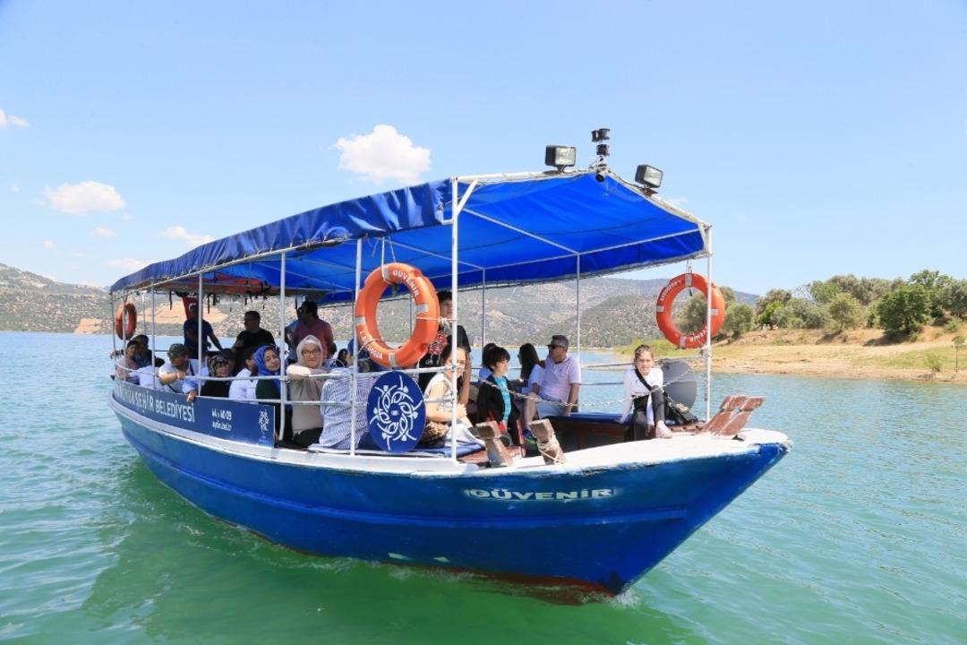 Z&uuml;mr&uuml;t yeşili g&uuml;zellik Arapapıştı Kanyonu&rsquo;na bayramda ziyaret&ccedil;i akını