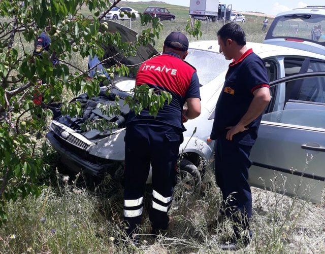 Kaza yapan araç alev aldı: 4 yaralı