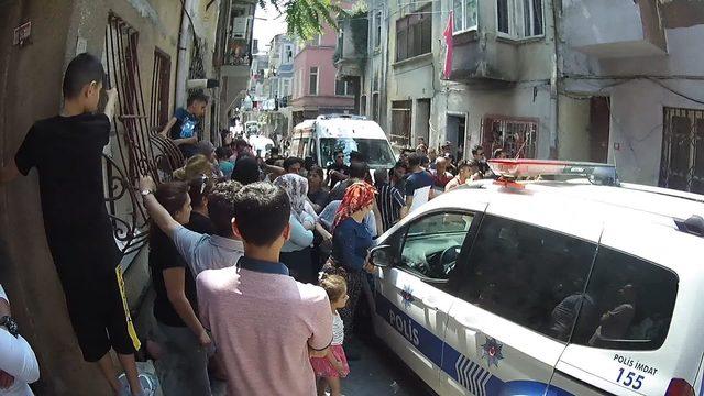 Beyoğlu'nda 16 yaşındaki kız evinin çatısında ölü bulundu