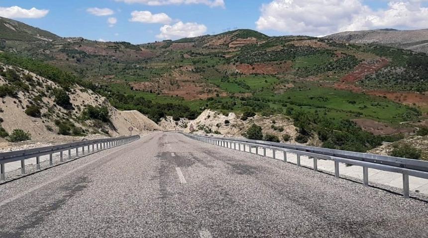 Tut İl&ccedil;e karayoluna bariyerli &ouml;nlem