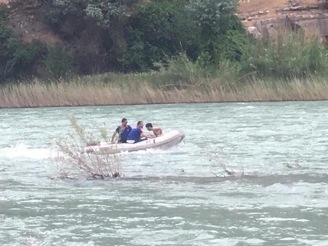 Yüzerek nehrin karşısına geçmek isteyen kişiyi AFAD kurtardı