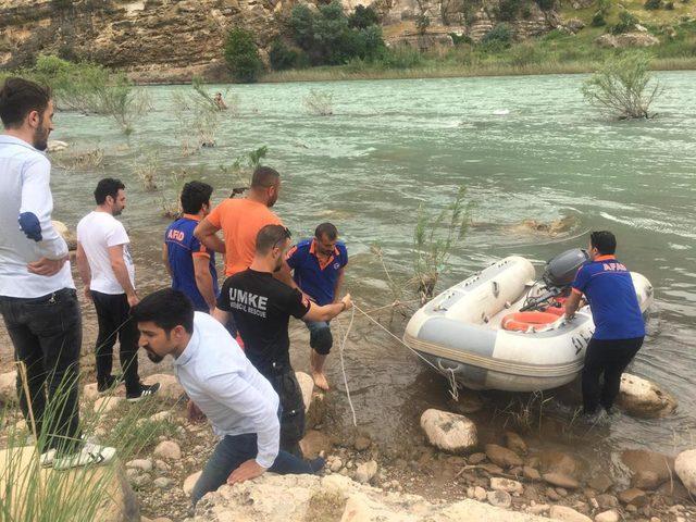Yüzerek nehrin karşısına geçmek isteyen kişiyi AFAD kurtardı