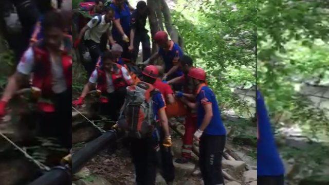 Fotoğraf &ccedil;ekilmek isterken şelaledeki kayalıklardan d&uuml;şen &ccedil;ocuk &ouml;ld&uuml; 1