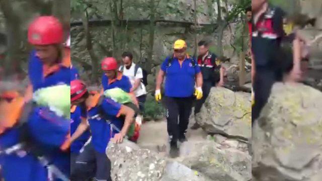 Fotoğraf &ccedil;ekilmek isterken şelaledeki kayalıklardan d&uuml;şen &ccedil;ocuk &ouml;ld&uuml; 2