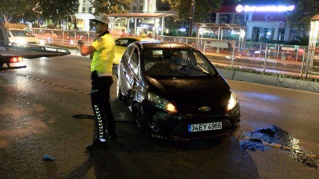 Taksiye çarpan otomobil devrildi