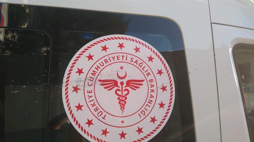 Kaçmak için durdurmak istedikleri ambulansa ateş açtılar