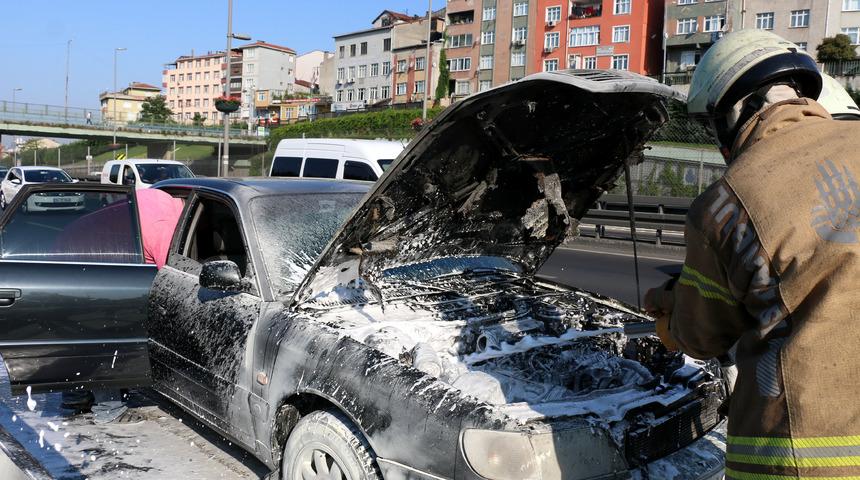 D-100 Karayolu'nda otomobildeki yangın trafiği aksattı