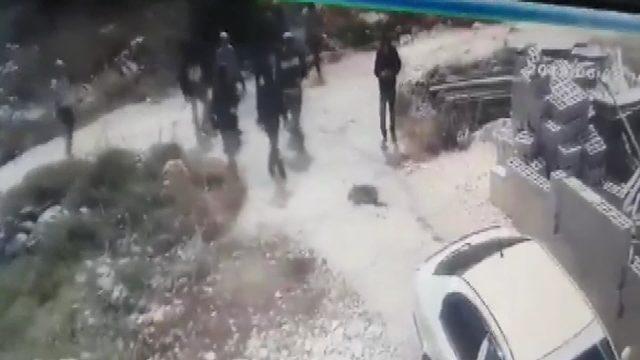 Maskeli İsrailli bir grup, Filistinli ailenin evine saldırdı