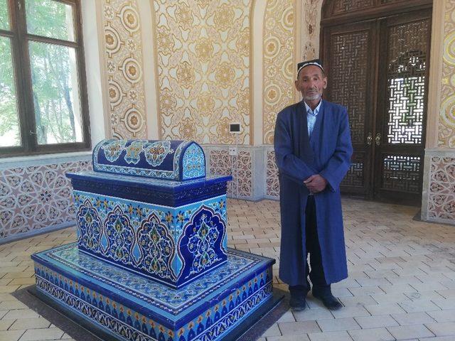 Hırka-i Şerif’in hediye edildiği Karani’nin Özbekistan’daki türbesi restore ediliyor
