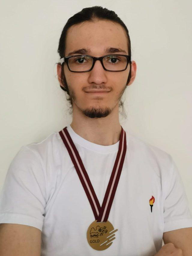 Nesibe Aydın Okulları öğrencisinden Türkiye’ye altın madalya