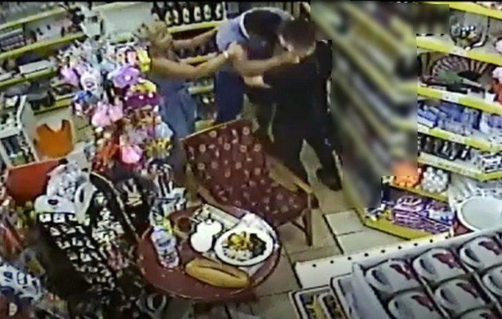 Alanya'da Rus turist şoku! Önce köpeği tekmeledi, sonra iş yeri sahibini yumrukladı G2