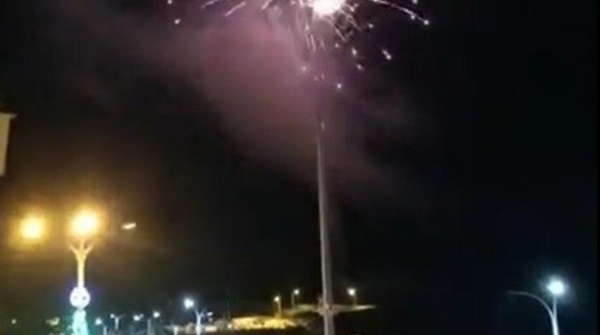 Ak&ccedil;akoca&rsquo;da g&ouml;ky&uuml;z&uuml; havai fişeklerle aydınlandı