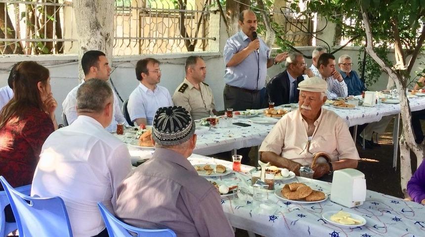 Kaymakam &Uuml;nal, huzur evi sakinleri ve hastalarla bayramlaştı