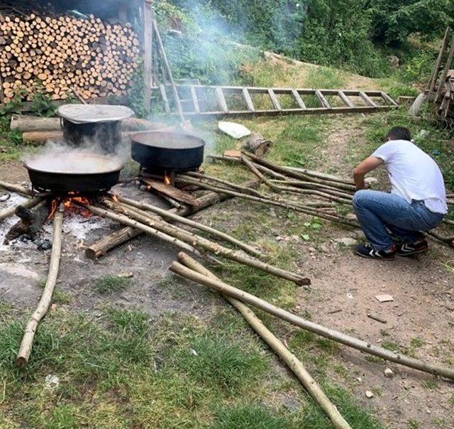 Karadeniz’de dut pekmezi zamanı