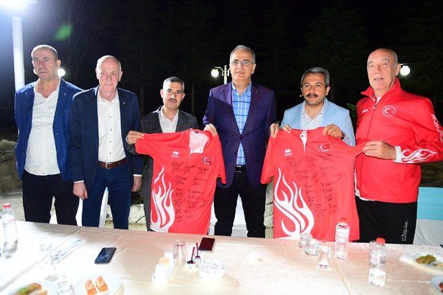 Başkan Çınar Erkek Voleybol A Milli Takımını misafir etti