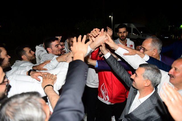 Başkan Çınar Erkek Voleybol A Milli Takımını misafir etti