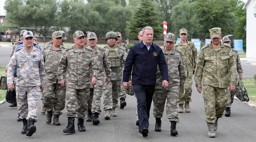 Bakan Akar'dan sınır güvenliği açıklaması