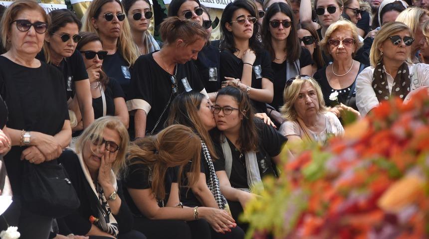 Gen&ccedil; yaşta &ouml;len Derin, g&ouml;zyaşlarıyla uğurlandı