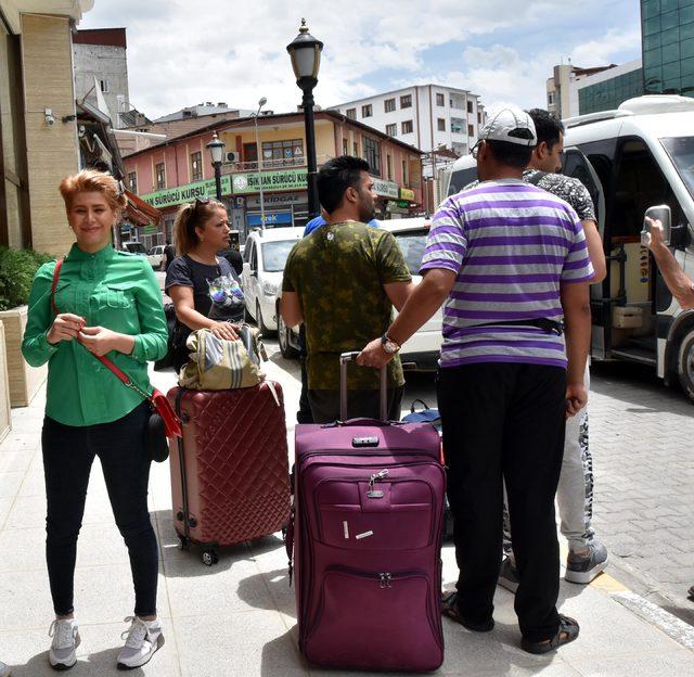 Van esnafına çifte bayram yaşatan İranlı turistler ülkelerine dönmeye başladı