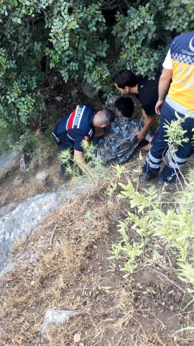 Kayalıklarda mahsur kalan kişi kurtarıldı