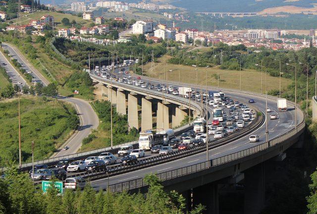 Bayram sonrası Kocaeli geçişindeki yollarda trafik akıcı (2)
