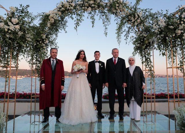 Cumhurbaşkanı Erdoğan, futbolcu Mesut Özil’in nikah şahidi oldu