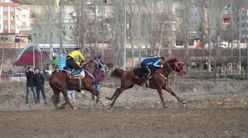 Bayburt&rsquo;ta ata sporu cirit sporu yaşatılıyor