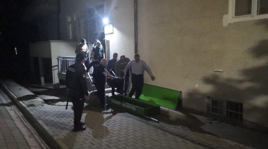 &Ouml;l&uuml;m asans&ouml;r girişinde yakaladı