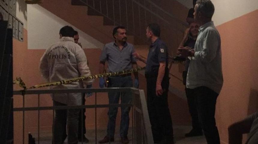 Ölüm asansör girişinde yakaladı