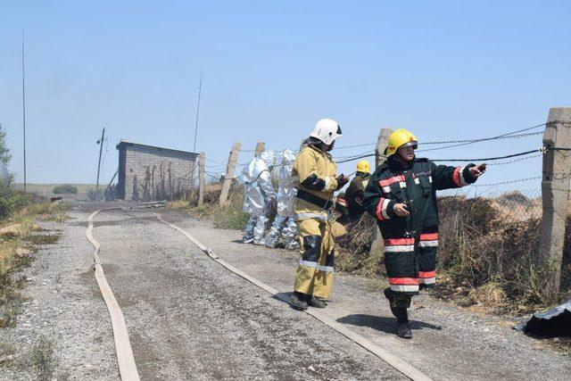 Kazakistan’da yakıt tankı patladı, itfaiye görevlileri canını zor kurtardı (2)