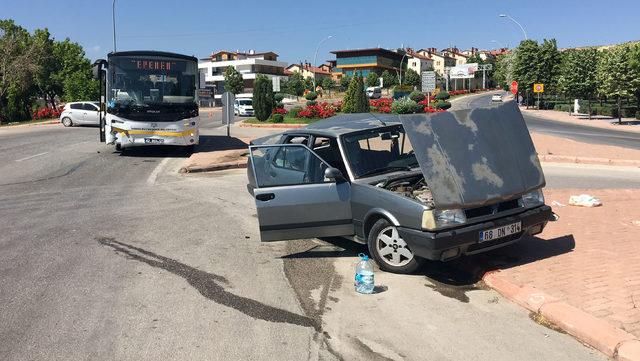 Belediye otobüsü ile otomobil çarpıştı: 4 ağır yaralı
