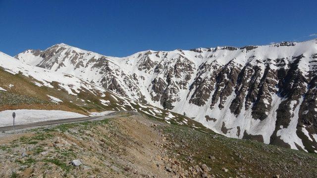 Karapet geçidinde kar manzaraları