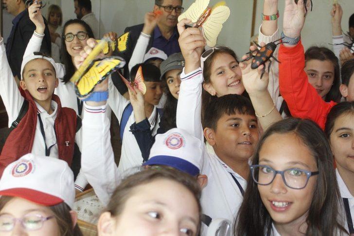 Çocuklarla böceklerin dostluğu G3