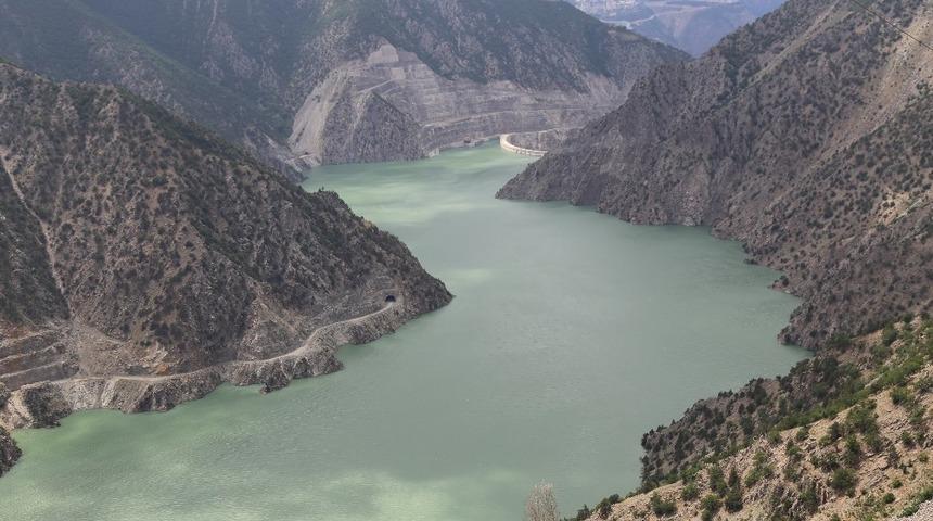 &Ccedil;oruh nehri yeşile b&uuml;r&uuml;nd&uuml;