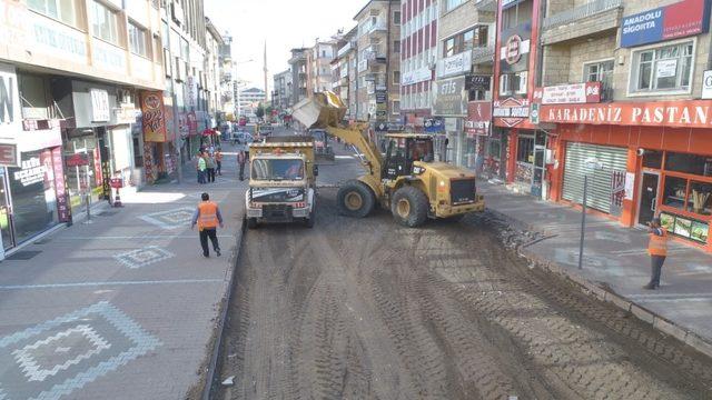 Lale Caddesi’ndeki 2.etap altyapı ve üstyapı çalışmalarına başlandı